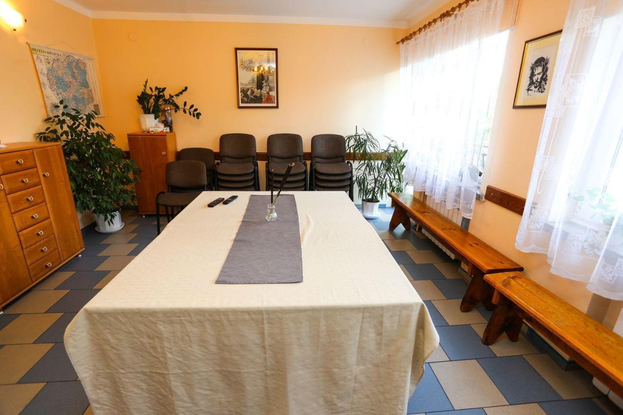 Wieczernik Dom Rekolekcyjny Księży Pallotynów Swieta Katarzyna  Exterior foto