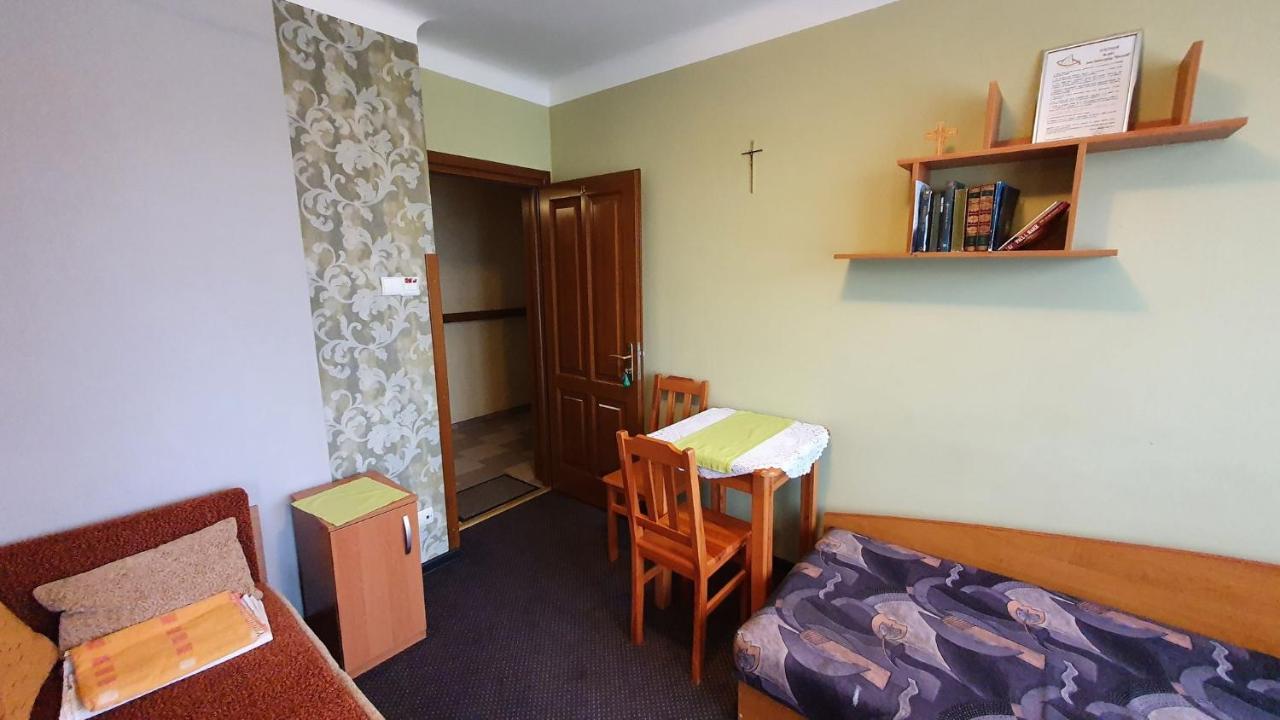 Wieczernik Dom Rekolekcyjny Księży Pallotynów Swieta Katarzyna  Exterior foto