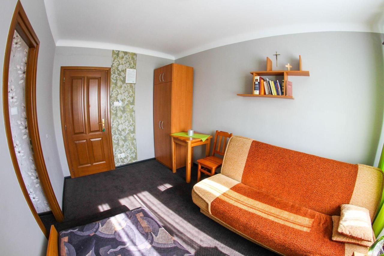 Wieczernik Dom Rekolekcyjny Księży Pallotynów Swieta Katarzyna  Exterior foto